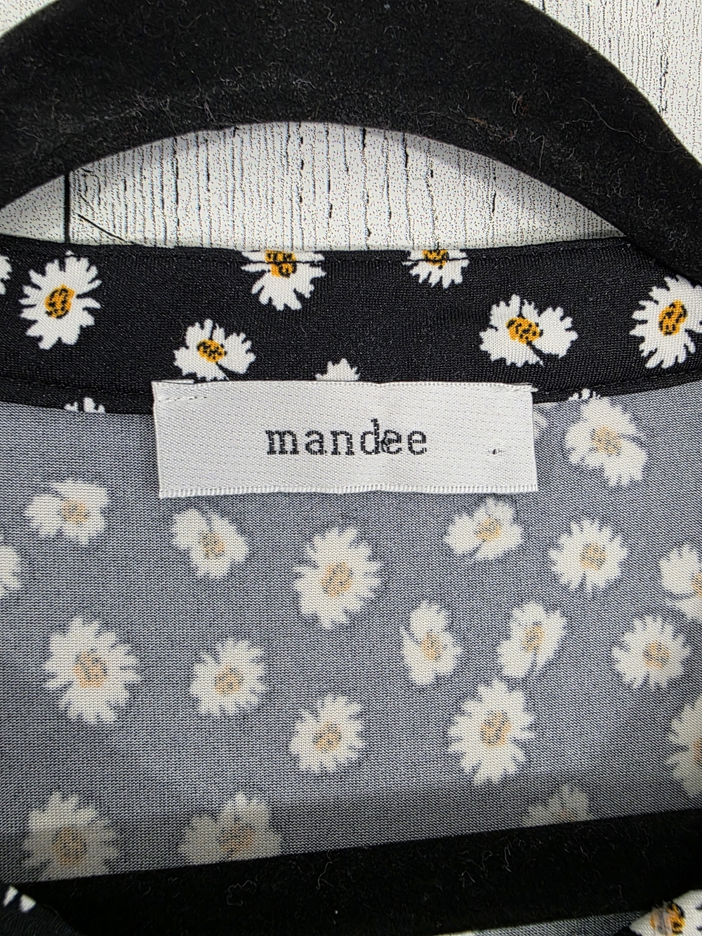 Mandee Daisy Floral Zip Pocket Sleeveless Blouse Size M Casual Business Office - Picture 3 of 9